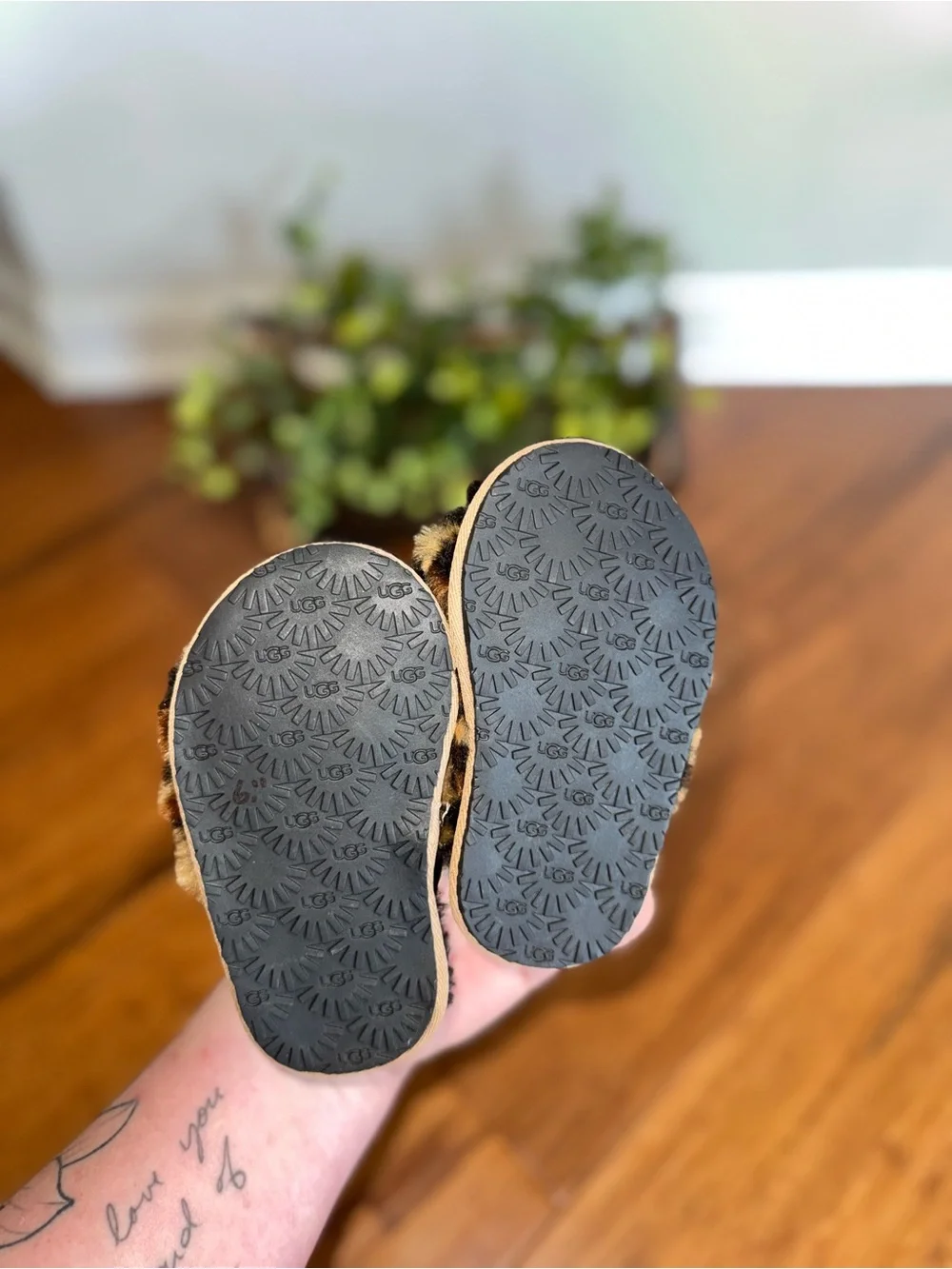 UGG Baby/Infant Leopard-Print Fluff Yeah Slide Spotty Slippers